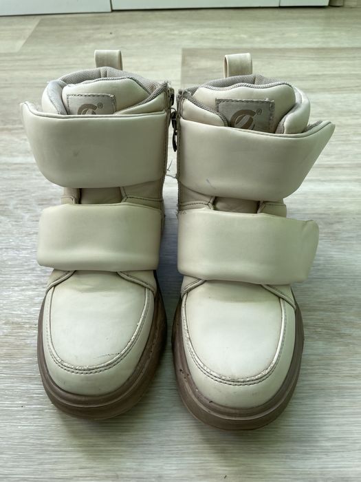 Осінні ботіночки для дівчинки .