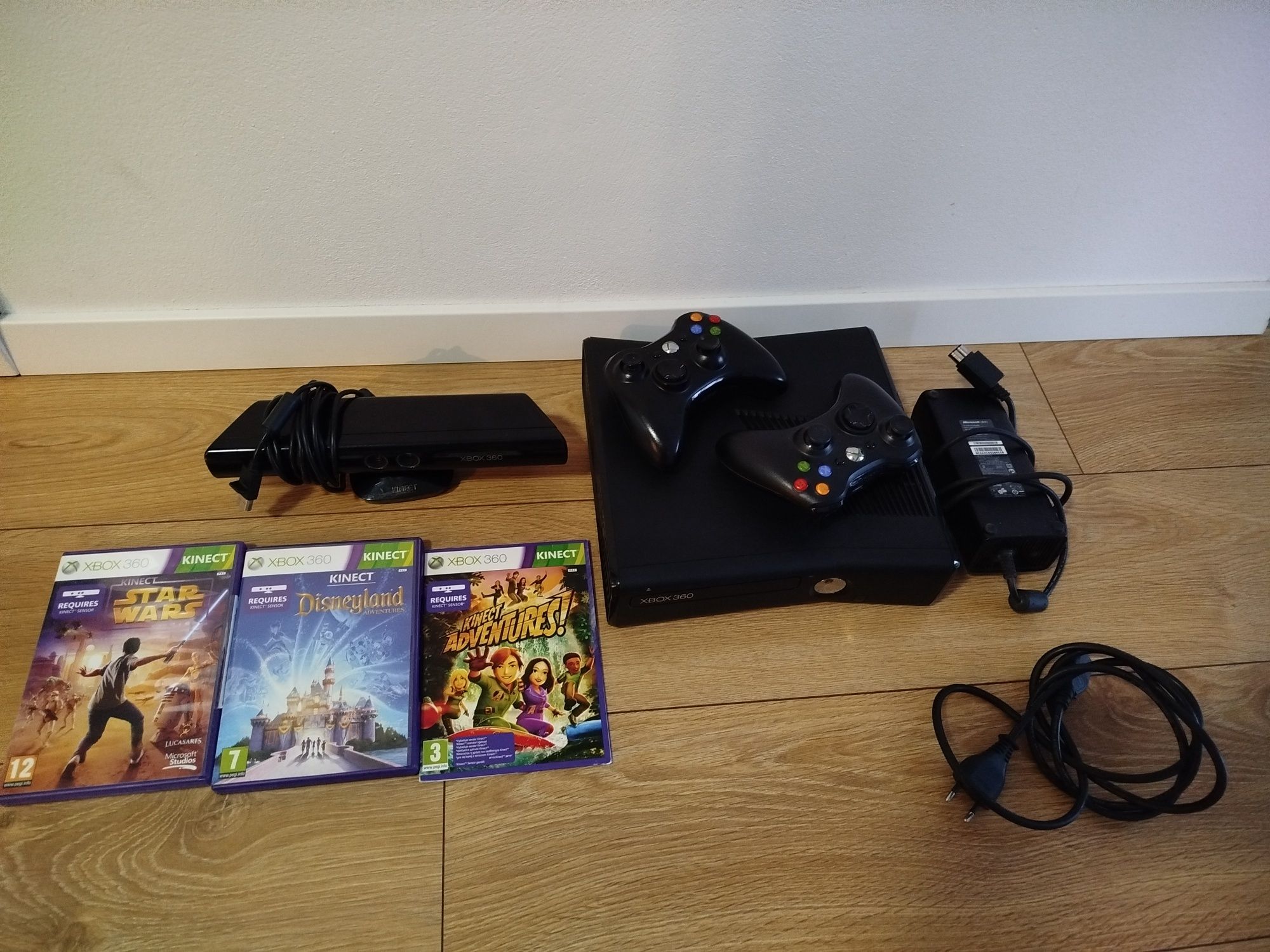 Konsola Xbox 360 + pady + Kinect + gry.