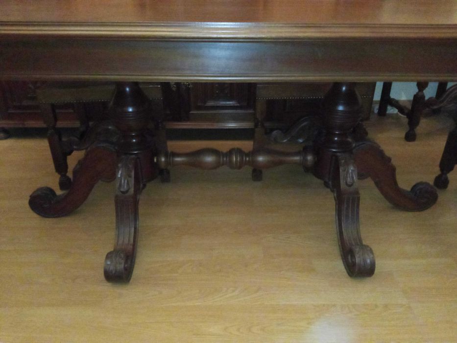 Mesa madeira e cadeiras