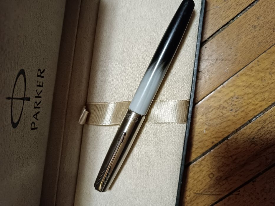 Перьевая ручка Parker frontier.