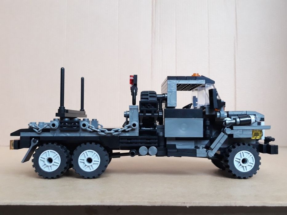 LEGO. Лего. Маштабні інтерактивні моделі. Фура. Тягач. Камаз. Урал.