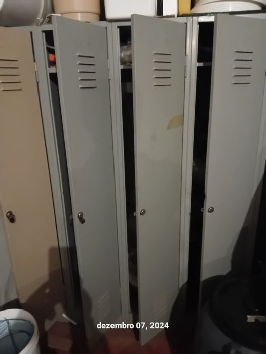 Cinco Armários  Metal