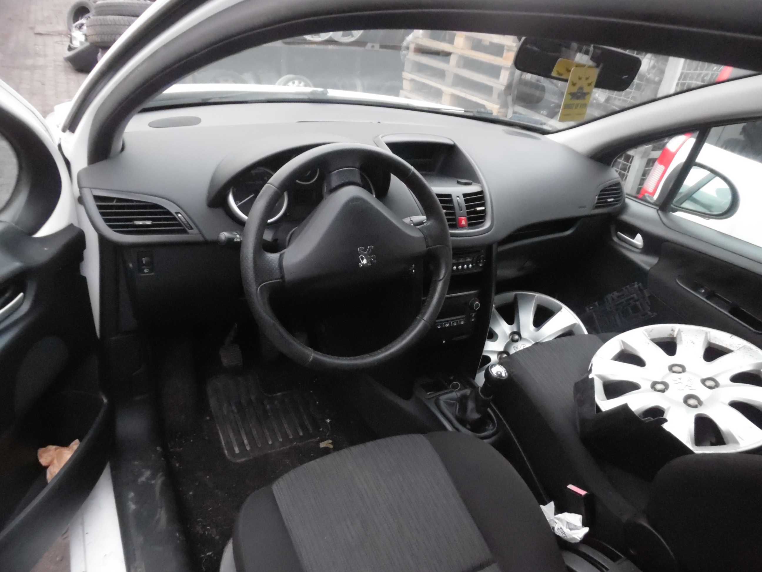 Peugeot 207 / 1.4HDI / 2010r na części