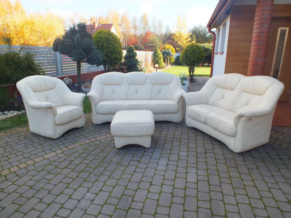 Zestaw kanap skórzanych firmy Elastoform kolor ecru.