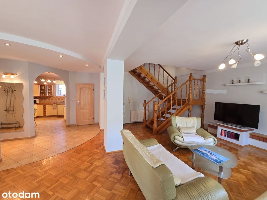 NOWA CENA! Dom na sprzedaż z pięknie prowadzonym ogrodem.