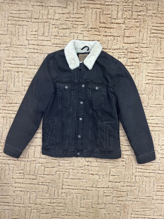 Чоловічий джинсовий піджак із хутром pull&bear