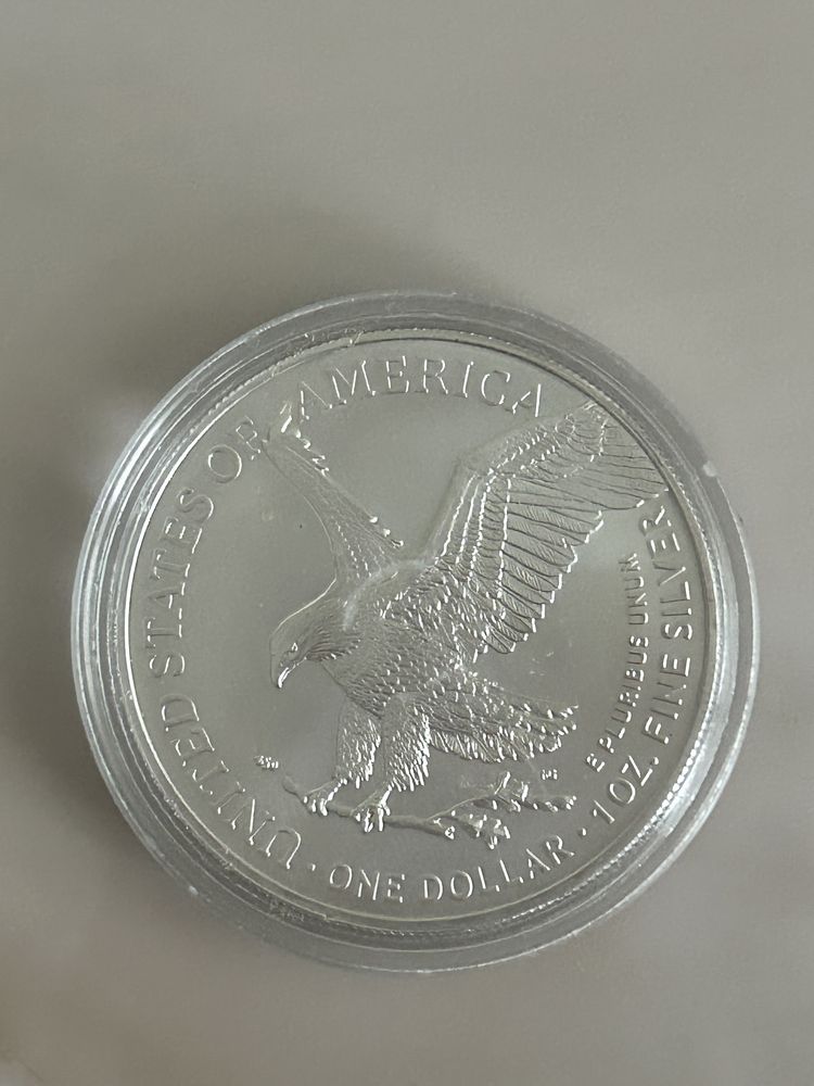Серебряная монета «доллар США»