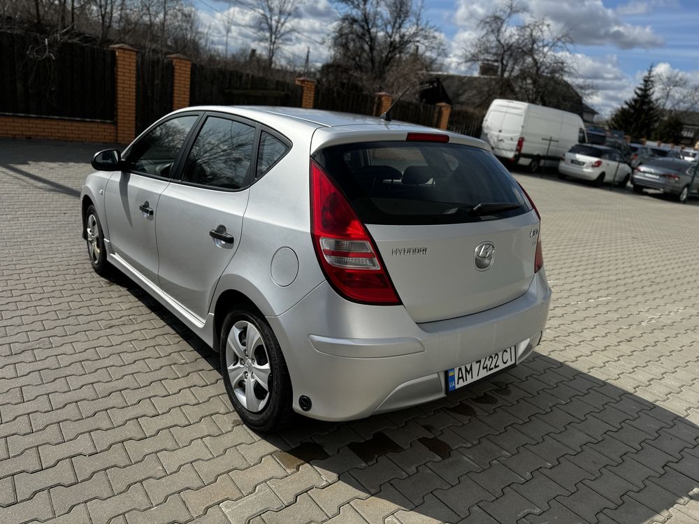 Продам Hyundai i30 2011 р.  1.4 газ/бензин