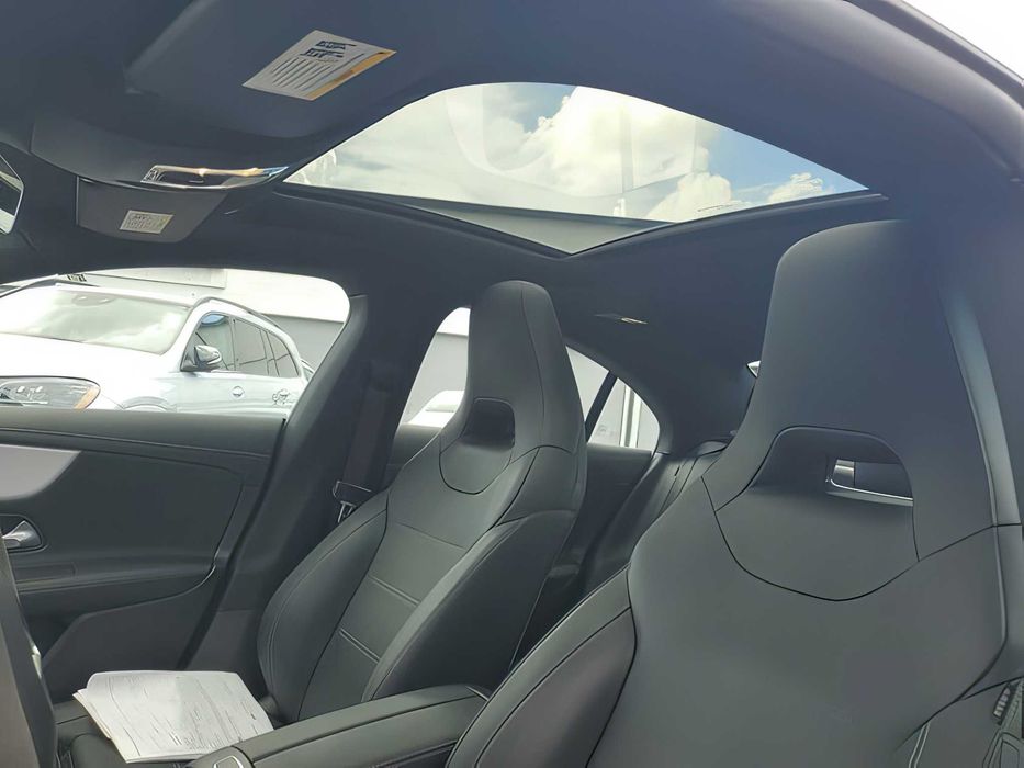Mercedes-Benz CLA      2022