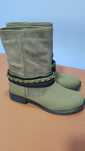 Botas com aplicaçoes