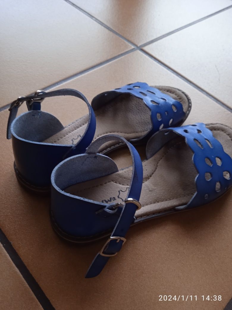 Sandałki dziecięce, używane, w dobrym stanie