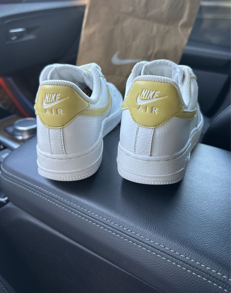 Nike air force 1 '07 white saturn yellow/white 37.5-38