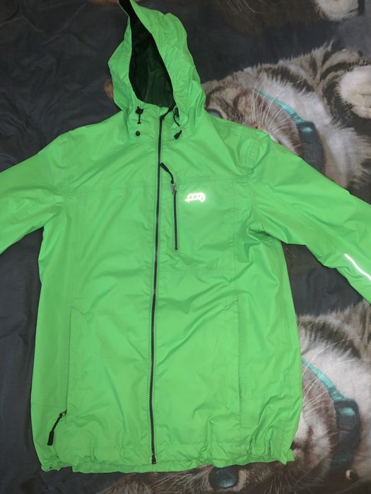 Куртка-ветровка