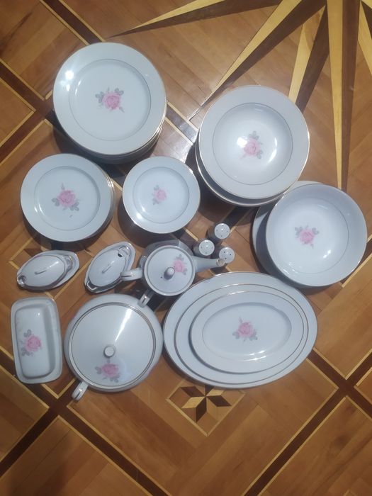 Продам сервиз Роза