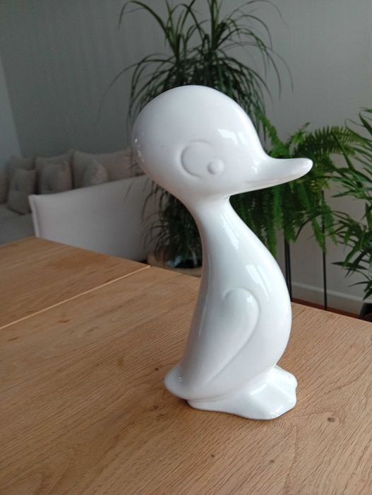 '' Brzydkie kaczątko ,, biała ceramika lata 60-80 XX w