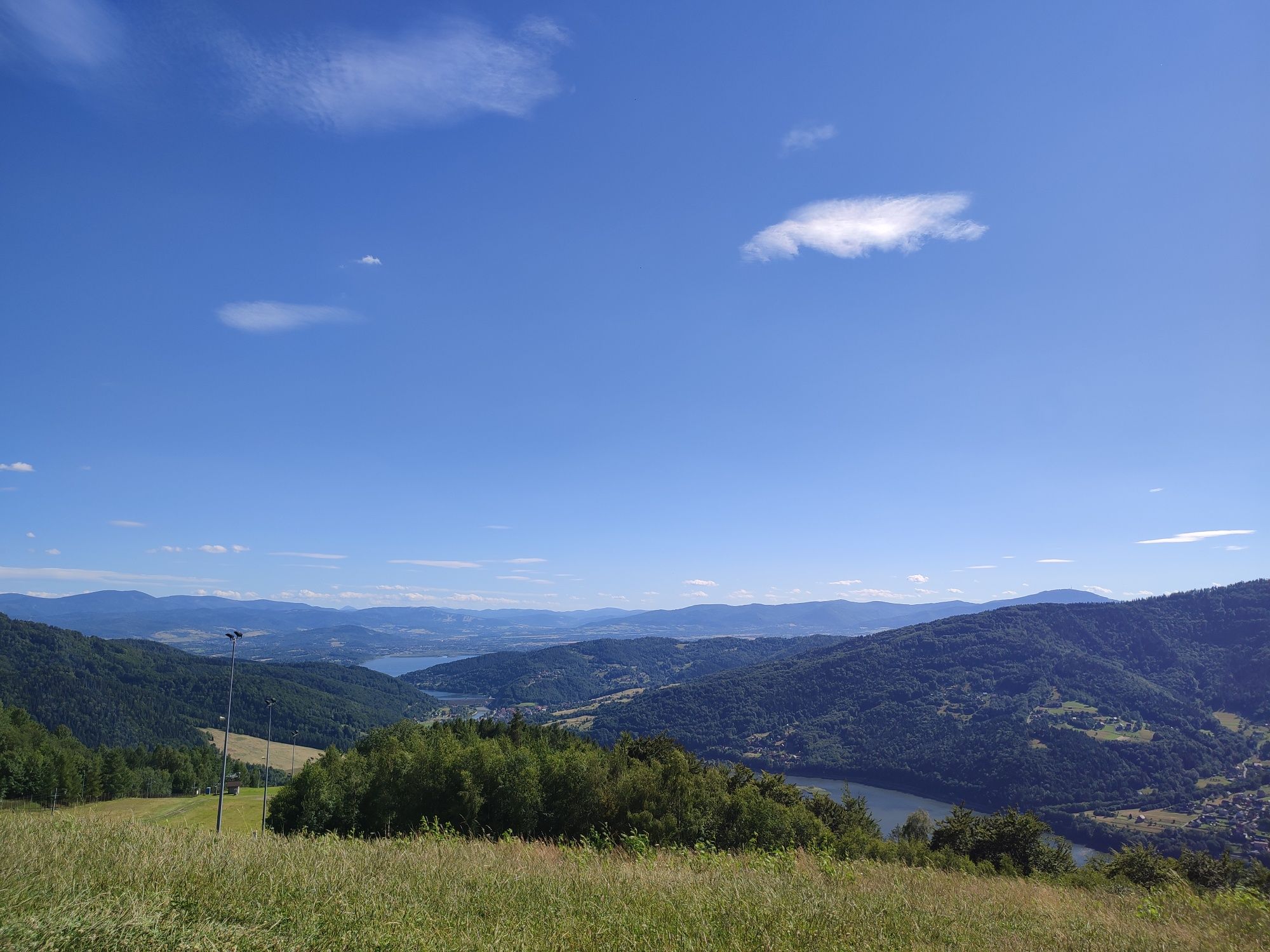 Domek nad jeziorem, w górach