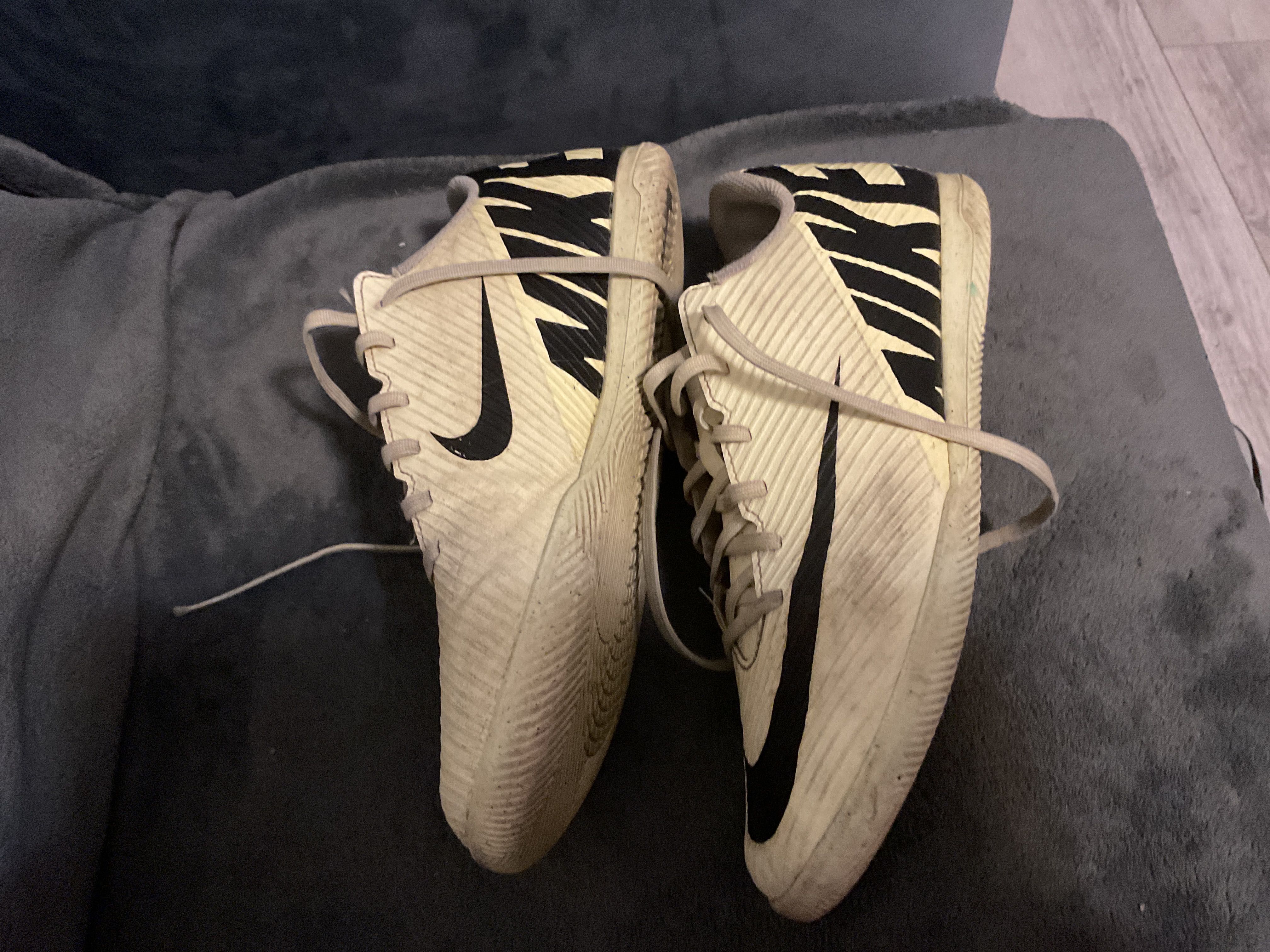 Buty piłkarskie Nike mercurial rozmiar 40 białe