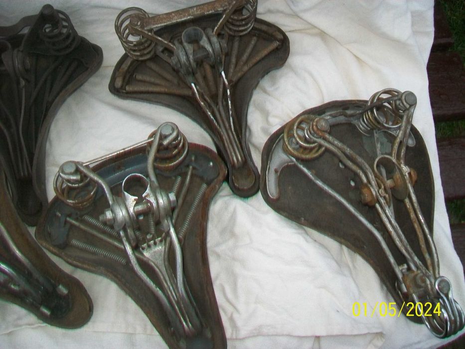 Stare skórzane siedzenia rowerowe