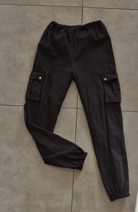 Bojówki, czarne spodnie cargo, joggery, jeansy z wysokim stanem