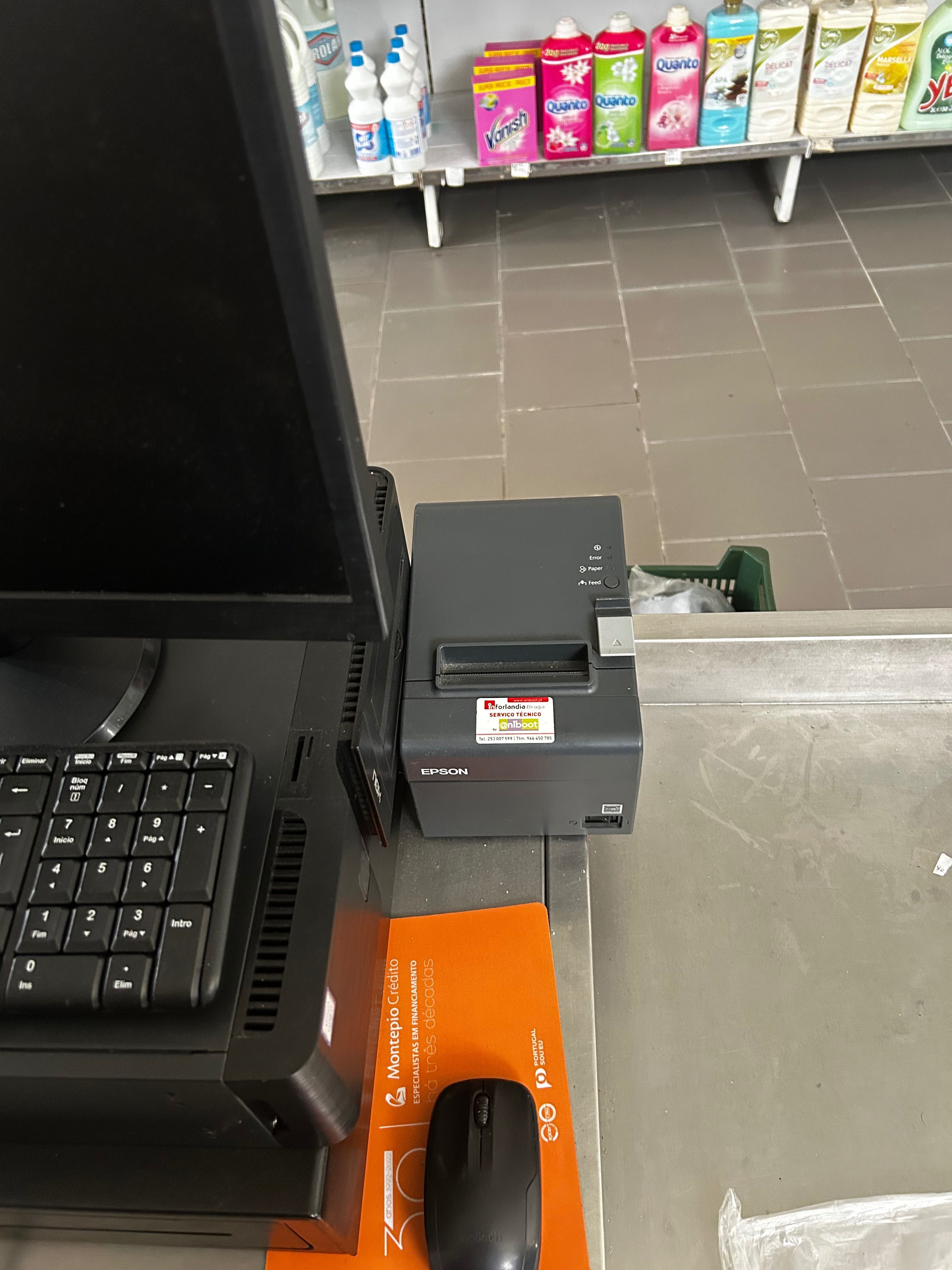 Caixa registradora com computador