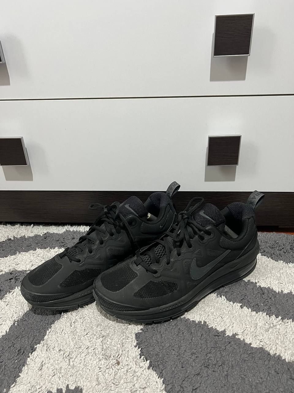 Кросівки чоловічі Nike Air Max Genome Black CW1648-001
Стан кросівок х