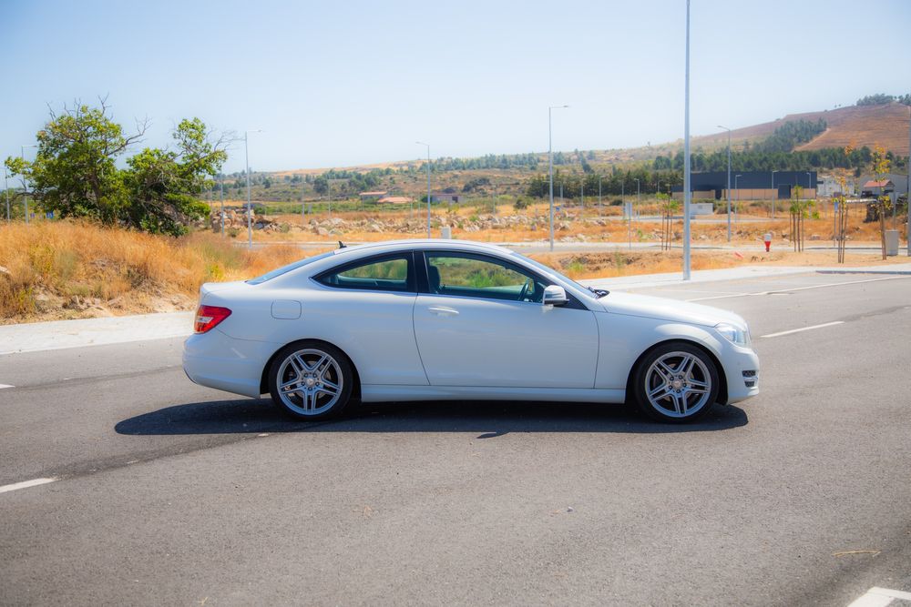 Mercedes-Benz C-Coupé C220 – 135.000 km | Automático 7G-Tronic