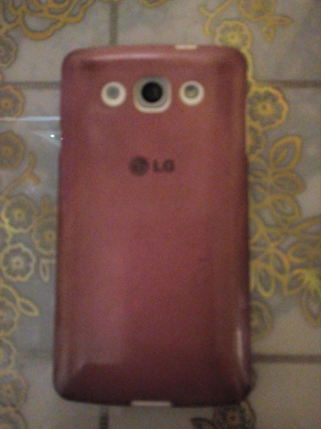 Продам телефон LG.