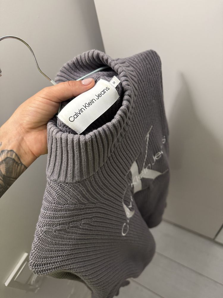 Calvin klein jeans жіночий сірий джемпер (светр)