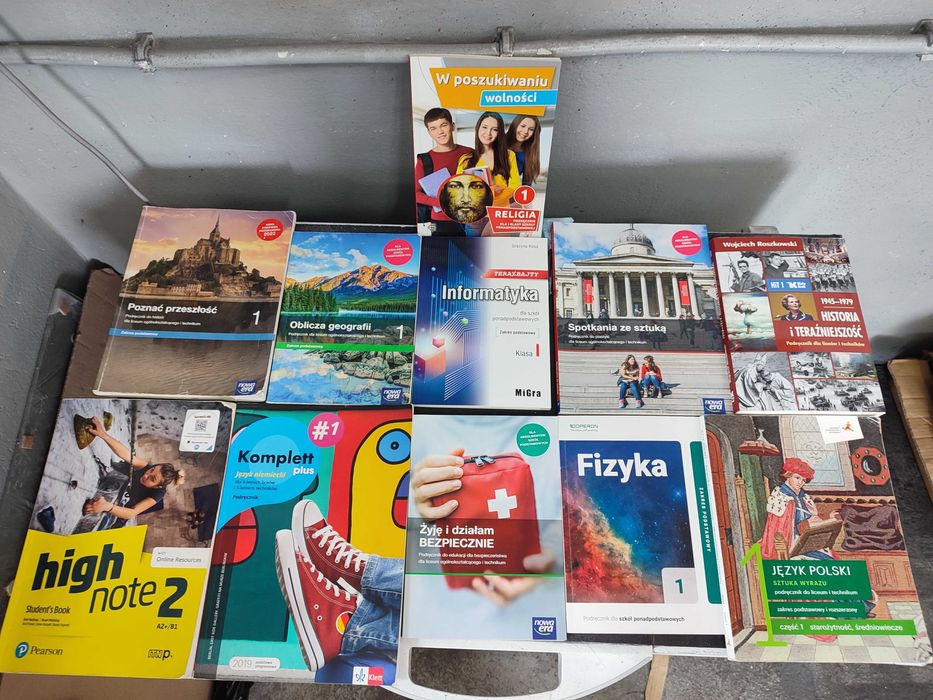 Ksiazki liceum technikum 1 klasa fizyka polsli angielski historia niem