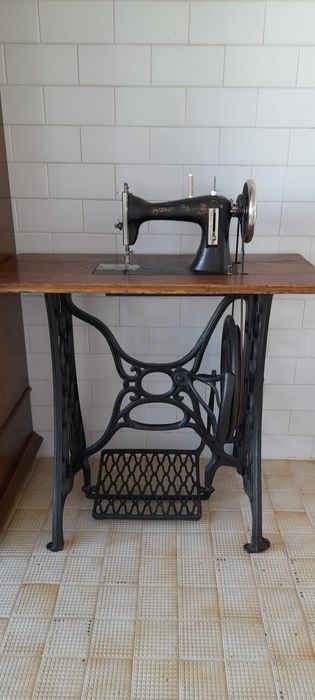 maquina antiga de costurar