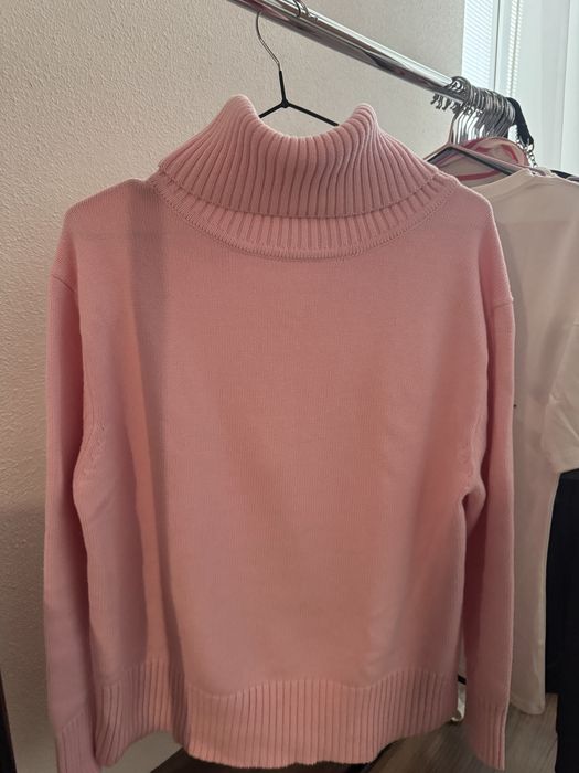 Рожевий светр