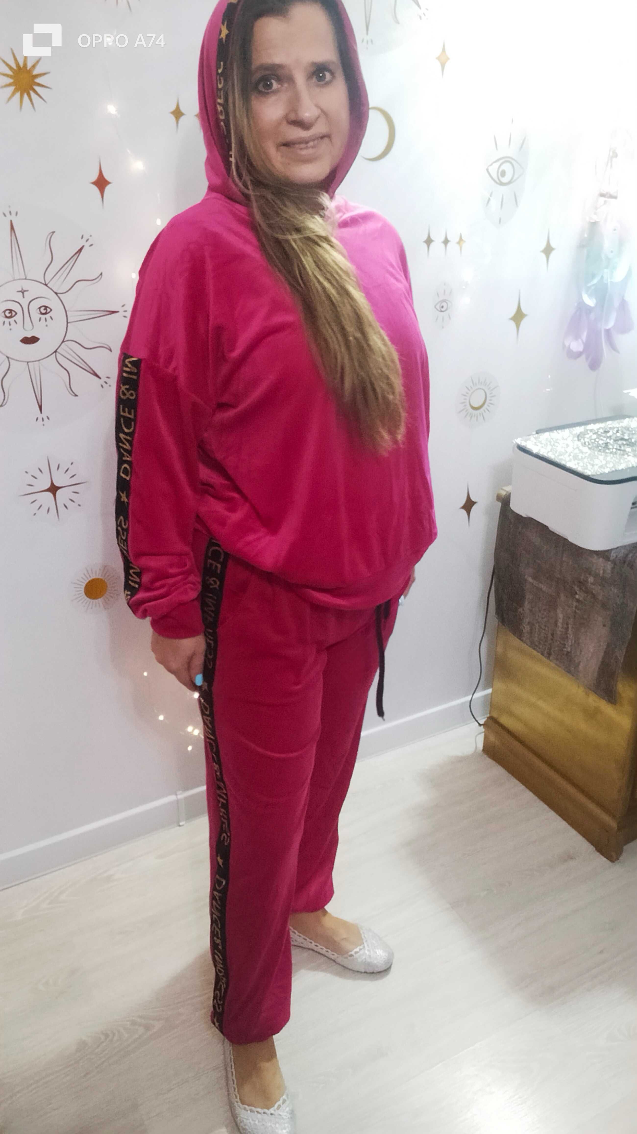 Wikiland Plus Size Dres welurowy z lampasami ze złotymi napisami