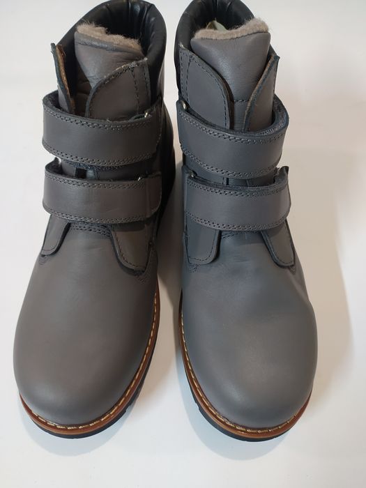 Продам нові зимові ботінки розмір 38