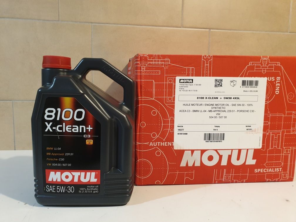 Моторна олива масло Motul 8100