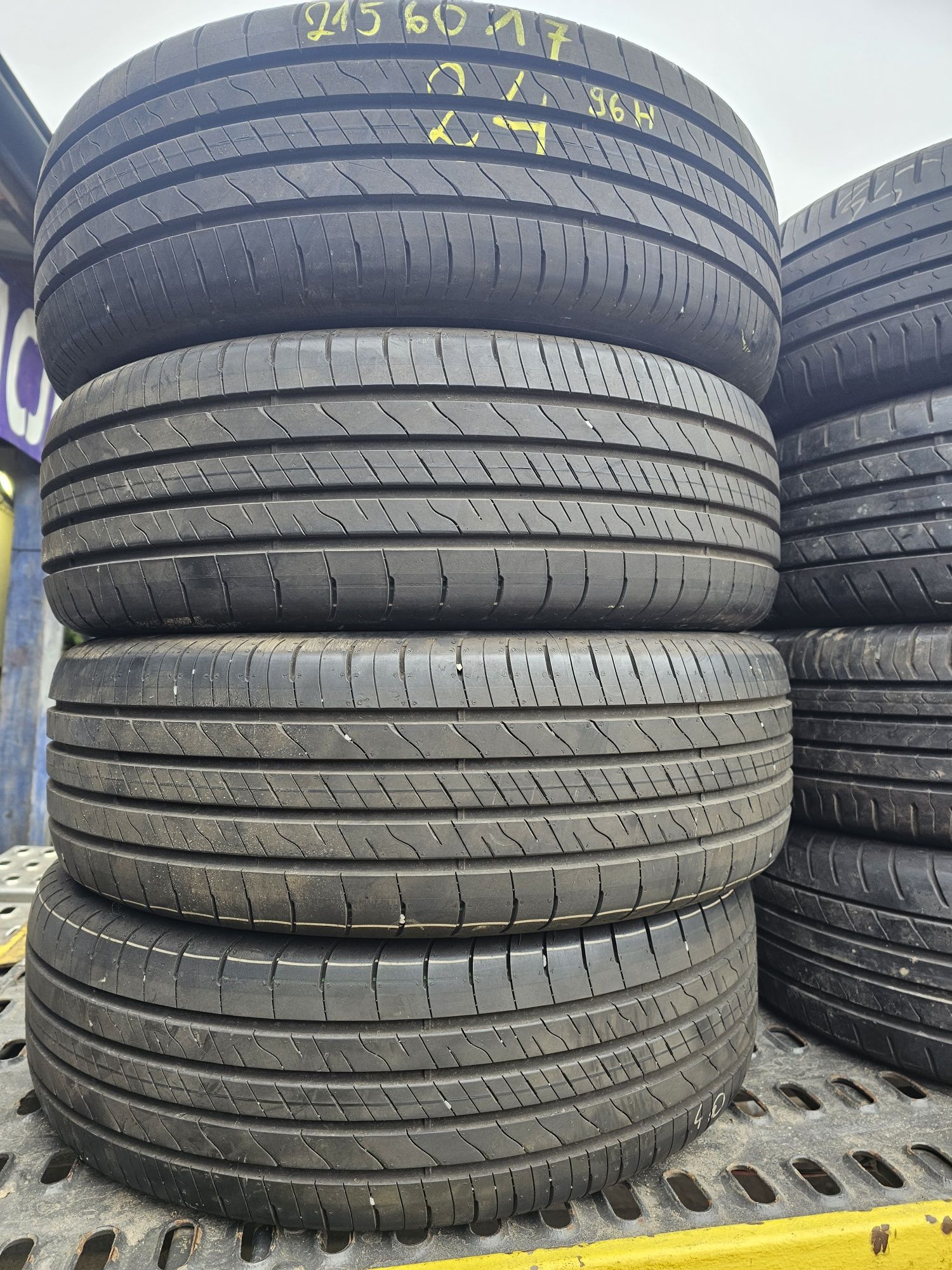 Opony Letnie Nowe-Demo R17 215/60-24Rok-Goodyar