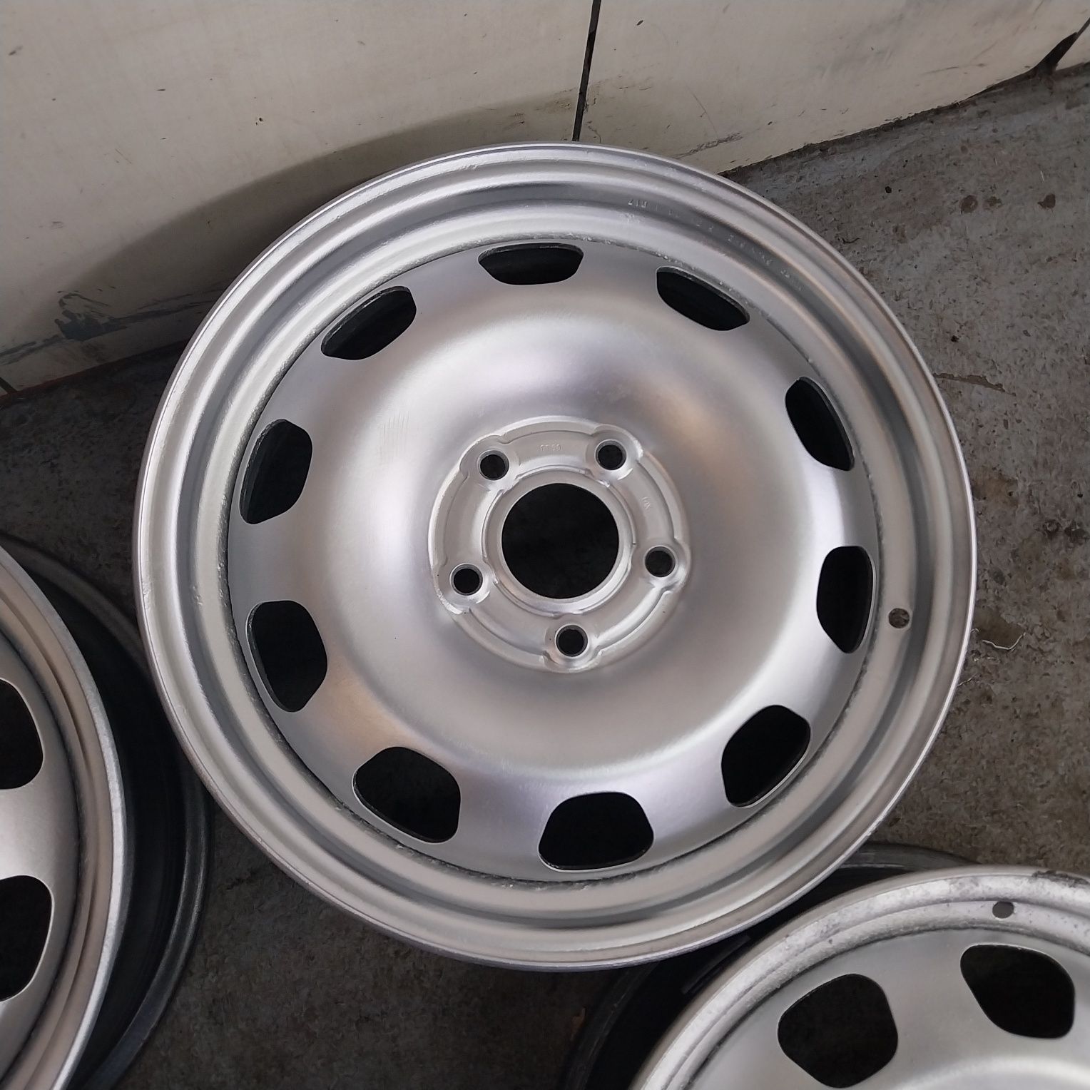 Felgi Stalowe RENAULT NISSAN DACIA 16" 5x114.3 6.5J ET 50