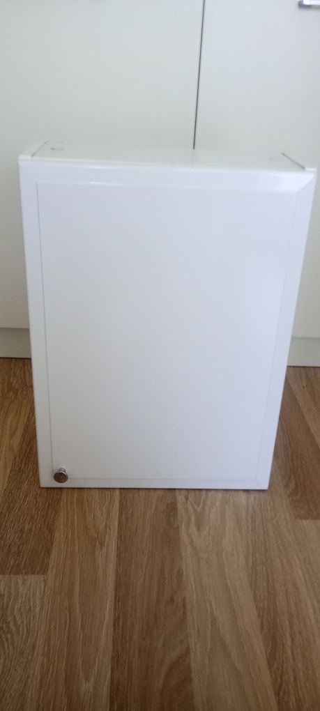 Wisząca szafka łazienkowa