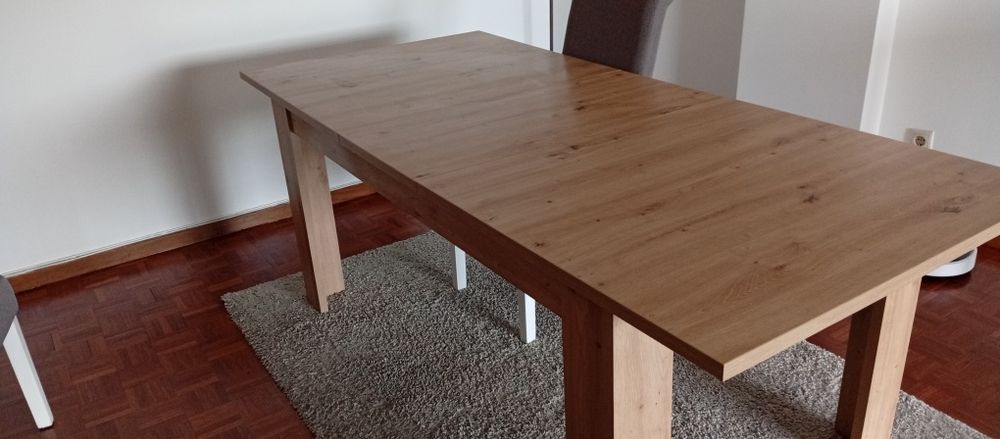 Mesa extensível e 4 cadeiras
