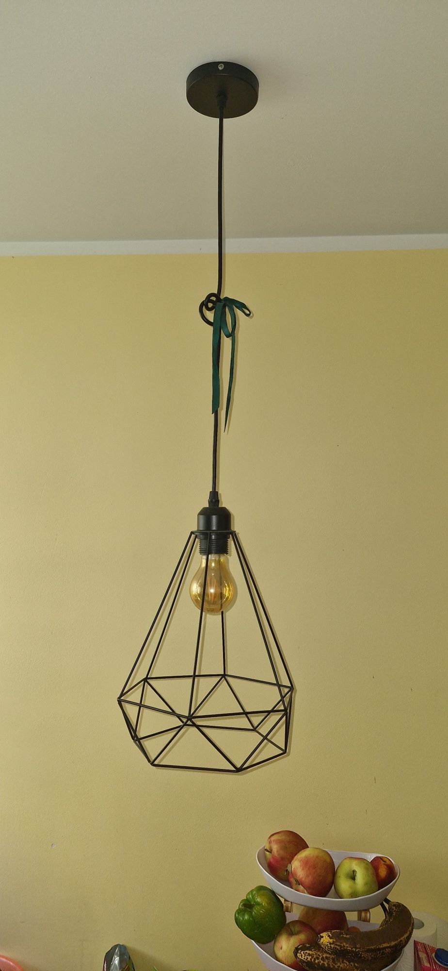 Lampa wisząca z żarówka