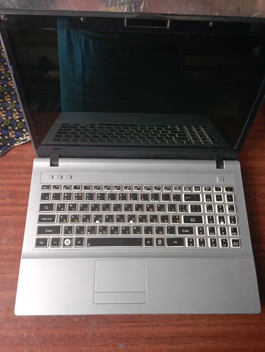 Ноутбук  CLEVO W76S