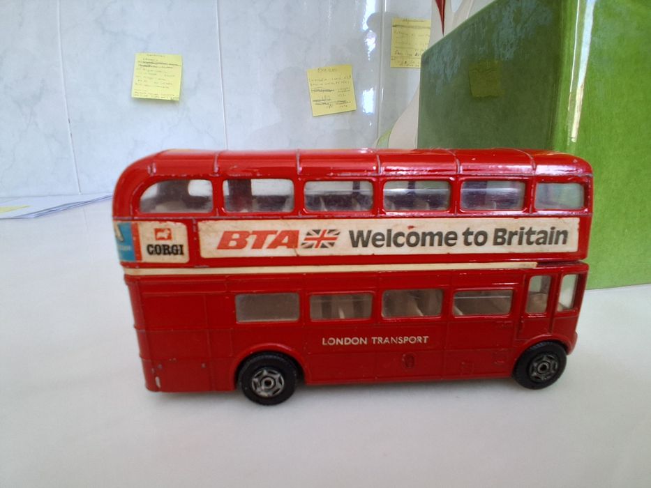 Carro miniatura Bus tipico inglês antigo