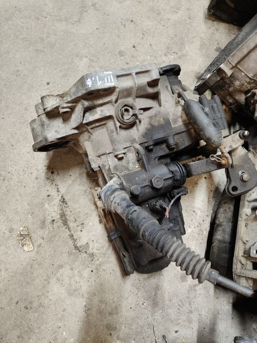 Skrzynia biegów volkswagen golf 3 1,6 benzyna caddy toledo polo