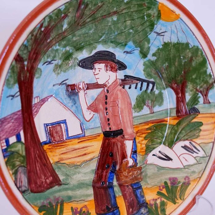 Prato alentejano assinado com representação de cena rural