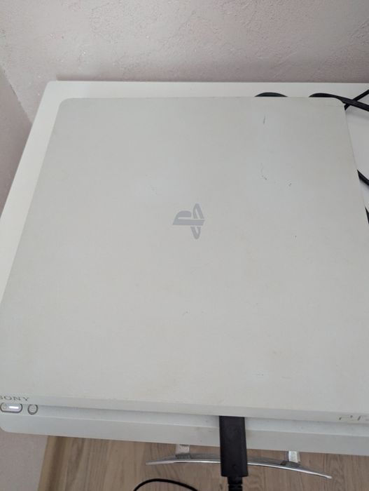 Playstation 4 Slim 512 GB + 2 джойстика