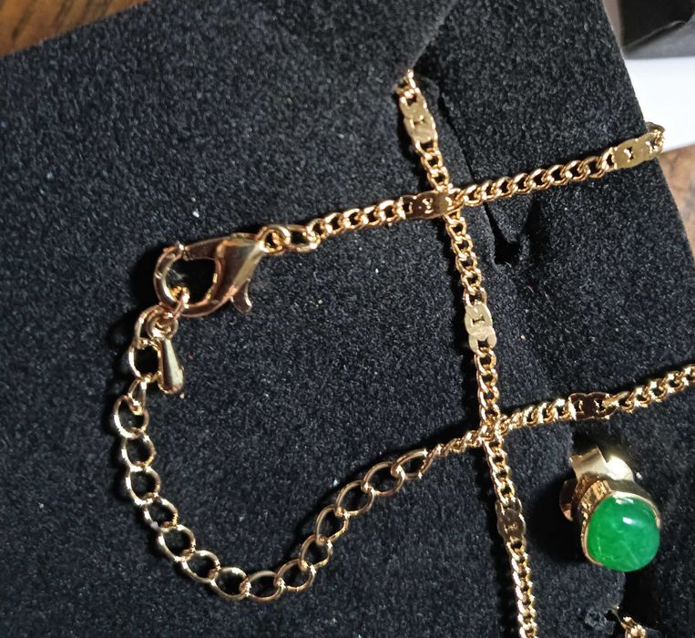 łańcuszek i kolczyki klipsy szmaragd złote komplet