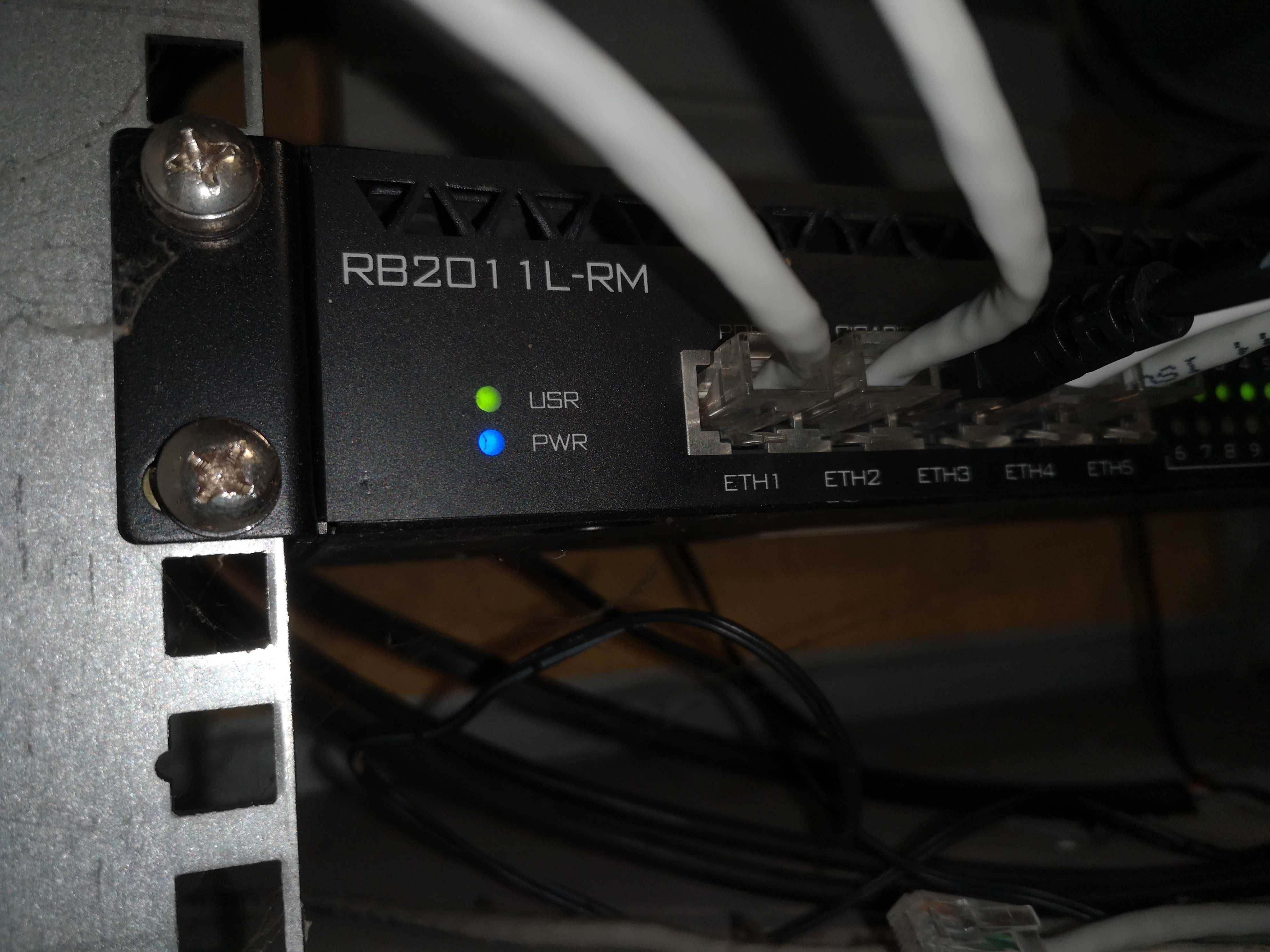 MikroTik RouterBOARD RB2011iL-RM 1U 19"