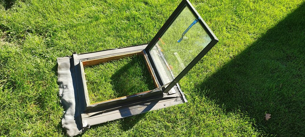 Wyłaz dachowy FAKRO WGI 46x55 z kołnierzem podwójna szyba hartowana