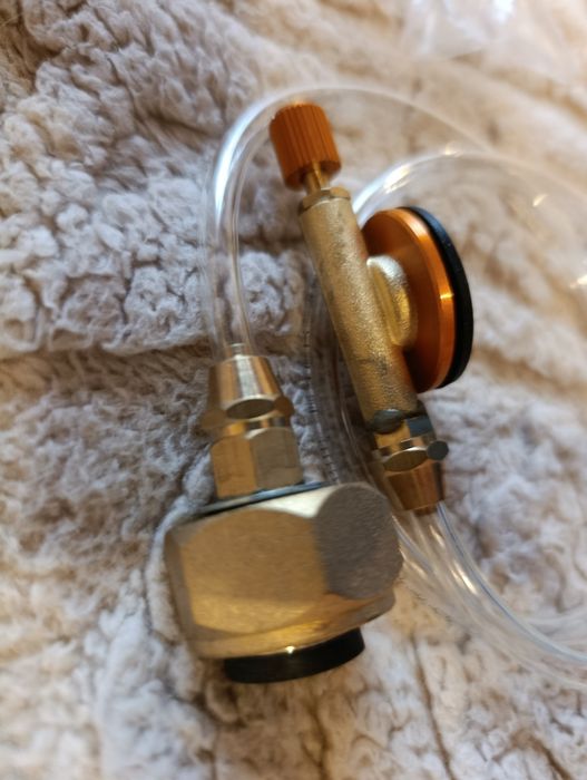 Переходник для зарядки цанговых баллонов.