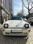 Porsche 944