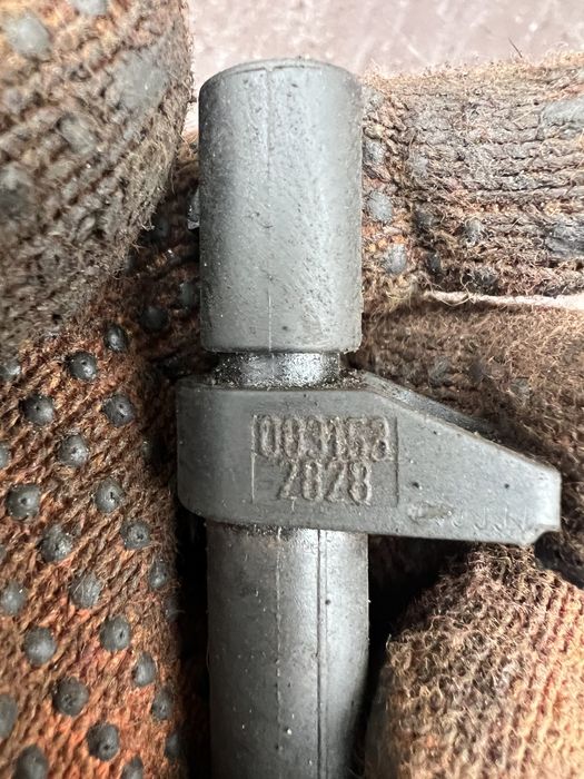 0031582828 датчик коленвала